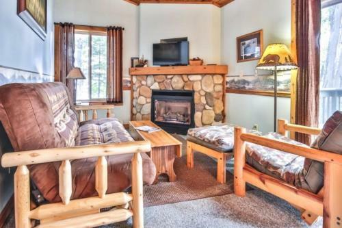 Cottage 9 - Hiller's Pine Haven