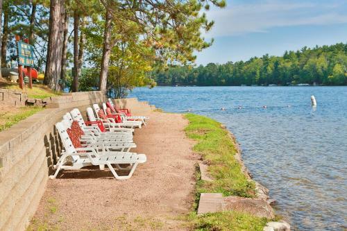 Cottage 2 - Hiller's Pine Haven