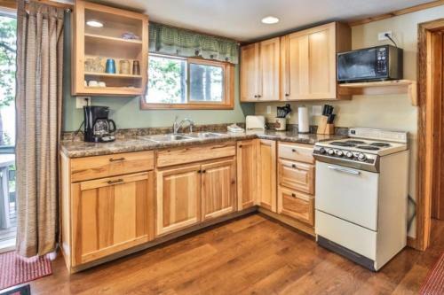 Cottage 2 - Hiller's Pine Haven