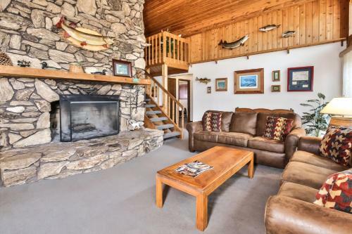 Deerpath - Elbert's - Hiller Vacation Homes