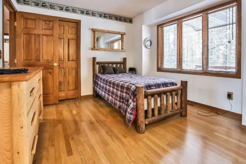 Pickerel Point Executive Home - Hiller Vacation Homes Home