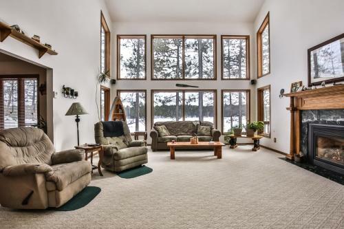 Pickerel Point Executive Home - Hiller Vacation Homes Home