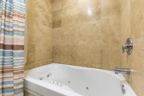#725 - Beach And Bay Getaway Two-bedroom Apartment
