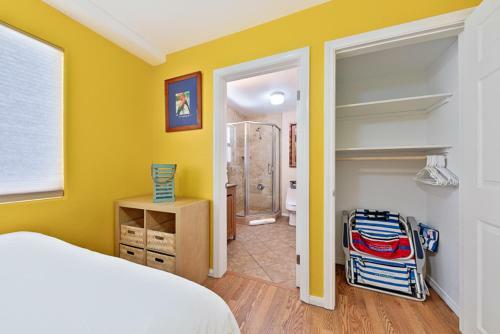 #725 - Beach And Bay Getaway Two-bedroom Apartment