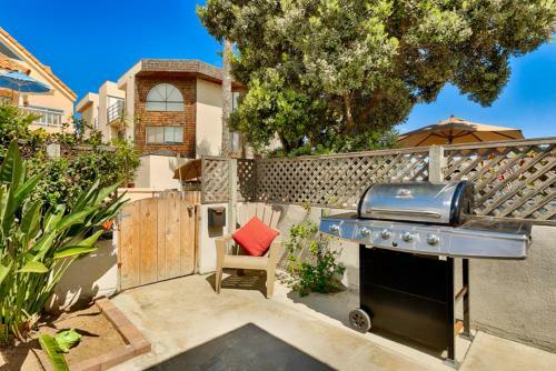 #725 - Beach And Bay Getaway Two-bedroom Apartment