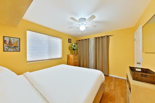 #725 - Beach And Bay Getaway Two-bedroom Apartment
