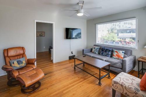 Apartamento Surfs Up Pb - 2 Condos, Walk To Beach!