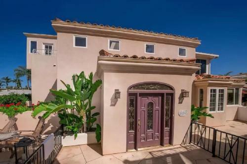 Immaculate Triplex Home Steps To Windansea Beach!