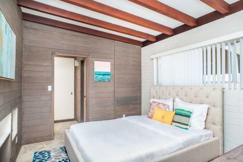 Three-bedroom In Point Loma