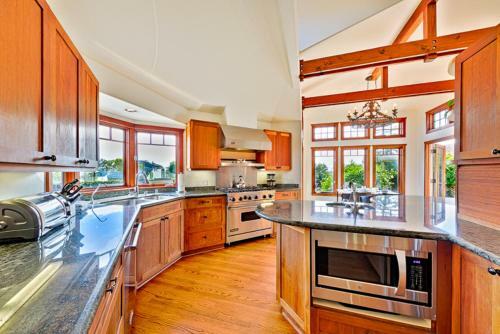 #5411 - Hillside Hideaway Three-bedroom Holiday Home