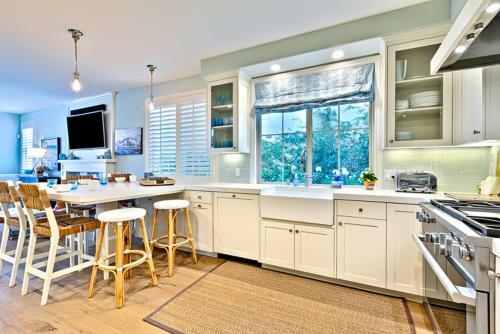 #6712 - Beach House Four-bedroom Holiday Home