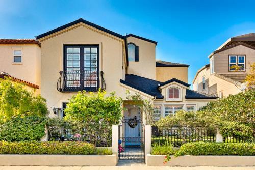 #6712 - Beach House Four-bedroom Holiday Home