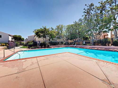 3238 Ashford Street Apartment Unit "i" Apts