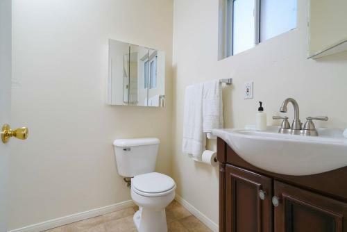 Three-bedroom, Three-bath Apt In Pacific Beach