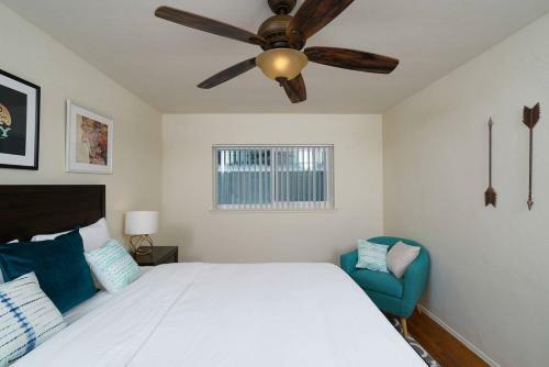 Three-bedroom, Three-bath Apt In Pacific Beach