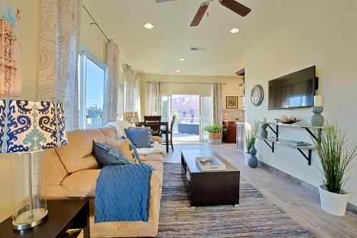 #714a - Mission Sands (upstairs) Three-bedroom Apartment