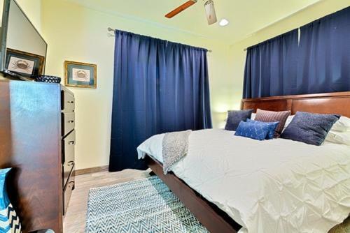 #714a - Mission Sands (upstairs) Three-bedroom Apartment