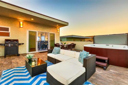 #714a - Mission Sands (upstairs) Three-bedroom Apartment