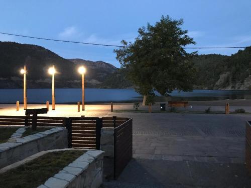 Caba�a Frente Al Lago