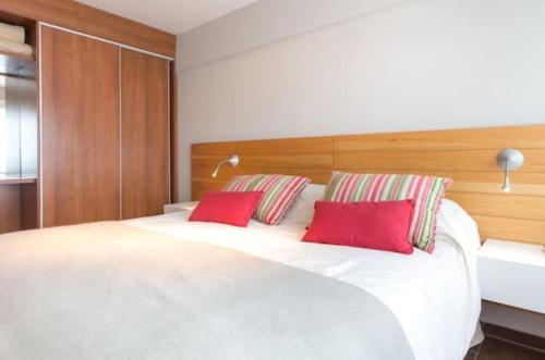 Lakefront One-bedroom Apartment