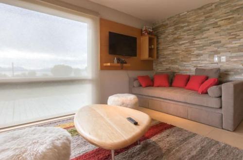 Lakefront One-bedroom Apartment