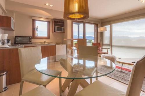 Lakefront One-bedroom Apartment