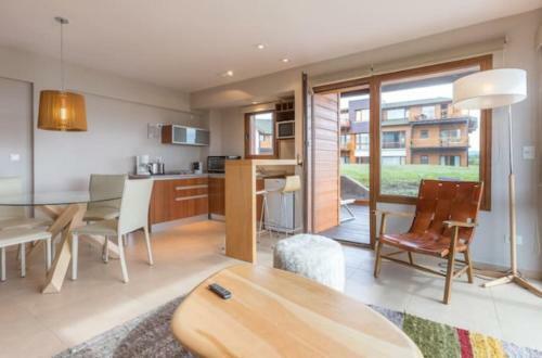 Lakefront One-bedroom Apartment
