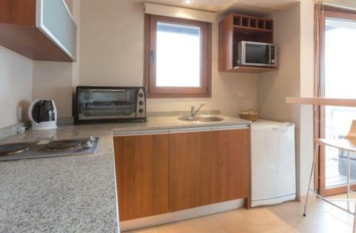 Lakefront One-bedroom Apartment