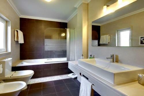 Villa Carisa Suites