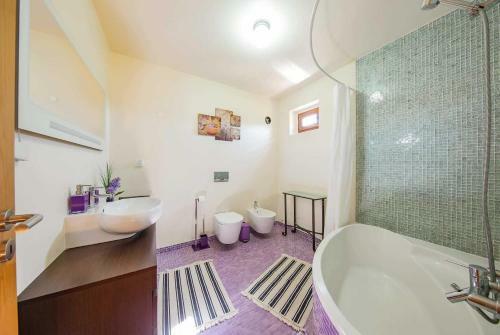 Alcantarilha Villa Sleeps 8 Air Con Wifi