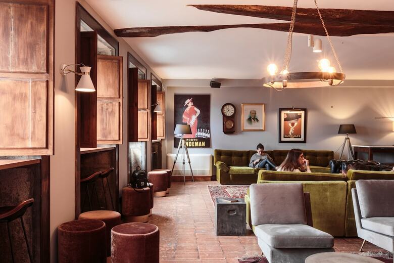 The House Of Sandeman - Hostel & Suites