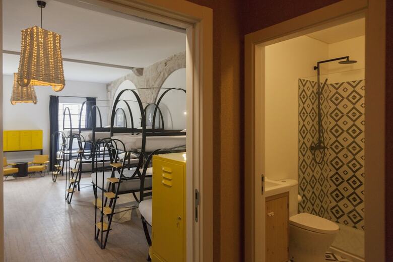 The House Of Sandeman - Hostel & Suites
