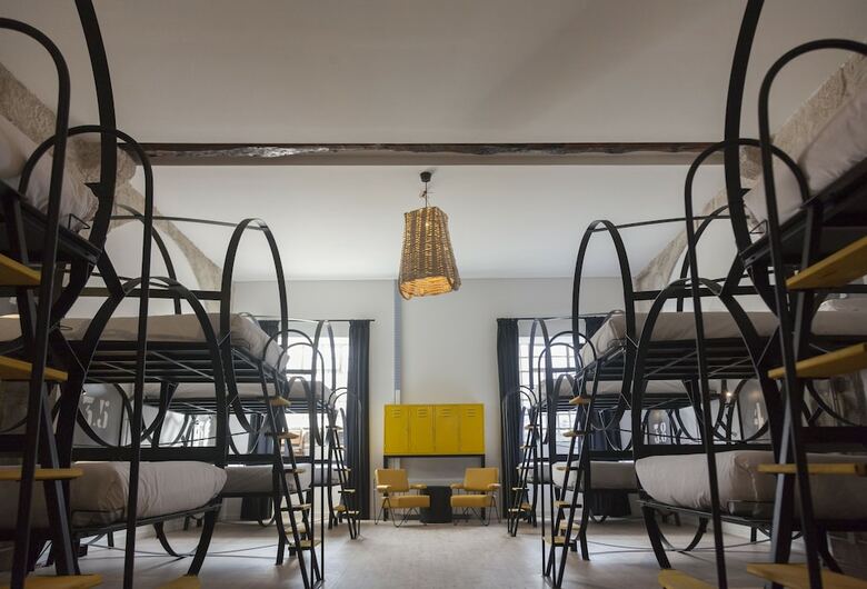 The House Of Sandeman - Hostel & Suites