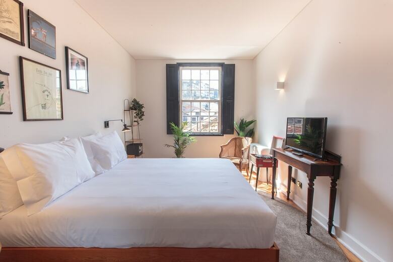 The House Of Sandeman - Hostel & Suites