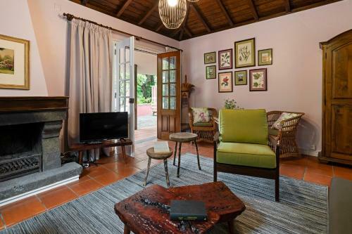 Casas Do Lan�o By Travel To Madeira