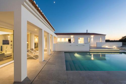 Porches Villa Sleeps 10 Pool Air Con Wifi