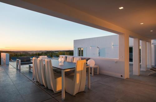 Porches Villa Sleeps 10 Pool Air Con Wifi