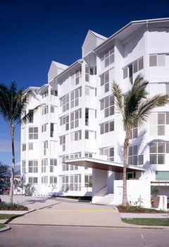 Hotel 201 Lake Street Apartments