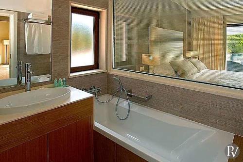 Olhos De Agua Villa Sleeps 8 Pool Air Con Wifi
