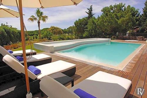 Olhos De Agua Villa Sleeps 8 Pool Air Con Wifi