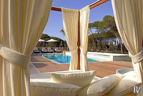 Olhos De Agua Villa Sleeps 8 Pool Air Con Wifi