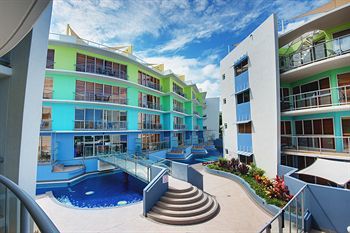 Hotel Rolling Surf Resort