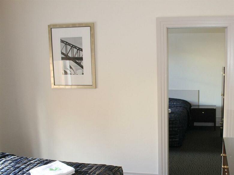 Royal Exhibition Hotel