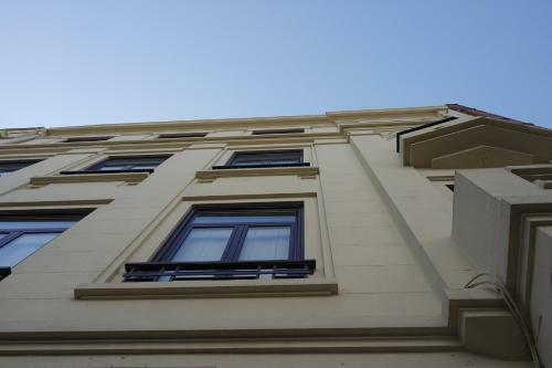 Vintage Note Apartment In Porto By Cozzy Homes