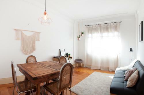 Vintage Note Apartment In Porto By Cozzy Homes