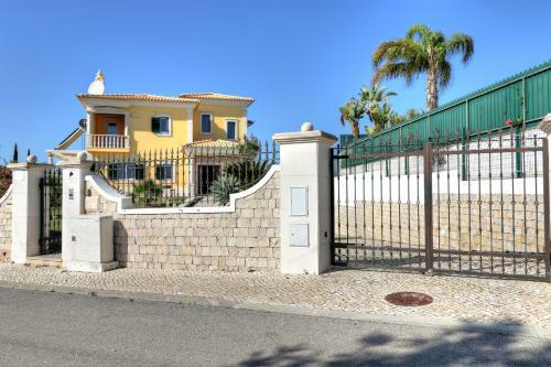 Guia Villa Sleeps 10 Pool Air Con Wifi