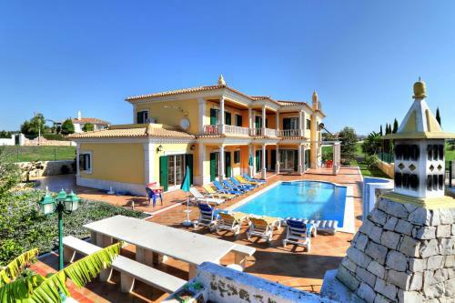 Guia Villa Sleeps 10 Pool Air Con Wifi