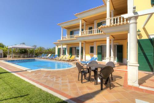 Guia Villa Sleeps 10 Pool Air Con Wifi