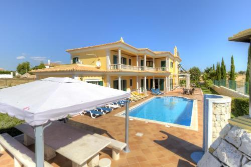 Guia Villa Sleeps 10 Pool Air Con Wifi