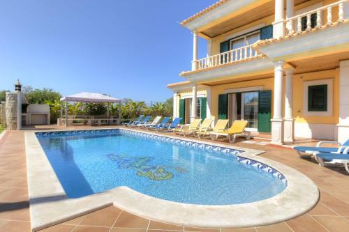 Guia Villa Sleeps 10 Pool Air Con Wifi